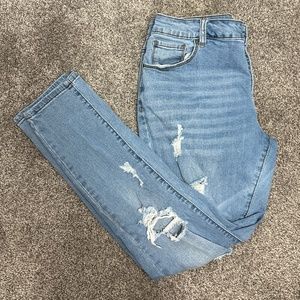 Distressed skinny jeans